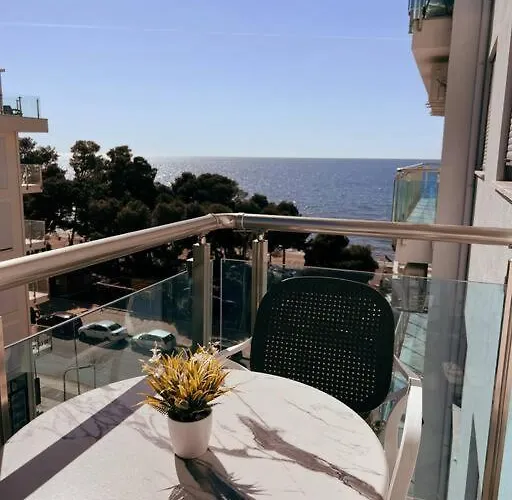 Sea La Vie Beachfront Apartament *